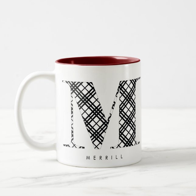 Karierter Schwarz-Weiß-Letter M Zweifarbige Tasse (Links)