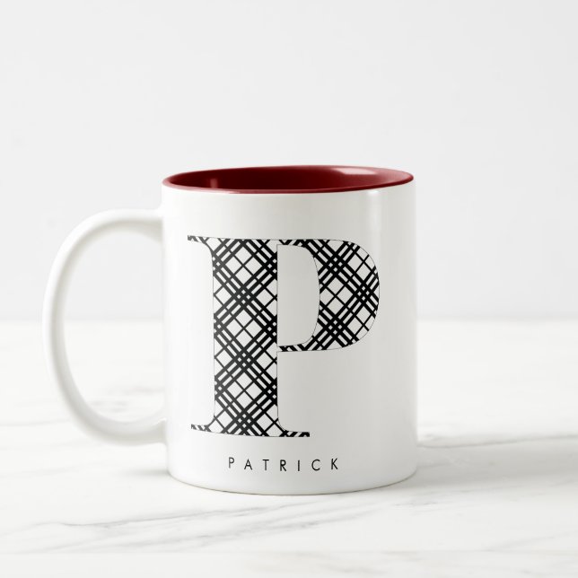 Karierter Schwarzweißbuchstabe P Zweifarbige Tasse (Links)