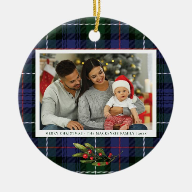 Kariertes Foto Red Berries MacKenzie Tartan Keramik Ornament (Vorne)