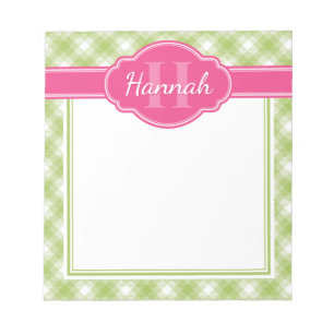 Kariertes, grün-weißes Muster, rosa Monogramm Notizblock