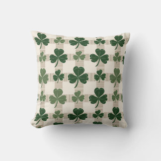 Kariertes Kleeblatt St. Patrick's Day Throw Kissen