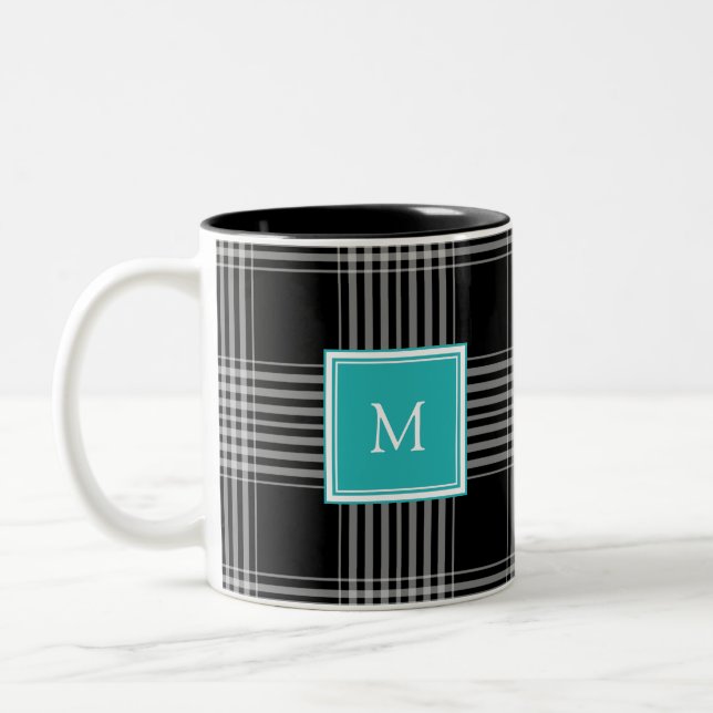 Kariertes Monogramm des modernen Schwarz-weißen Zweifarbige Tasse (Links)
