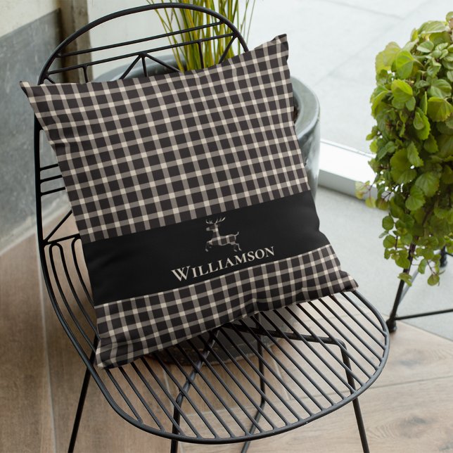 Kariertes Monogramm Hirsch | Creme White Black Kissen (Von Creator hochgeladen)