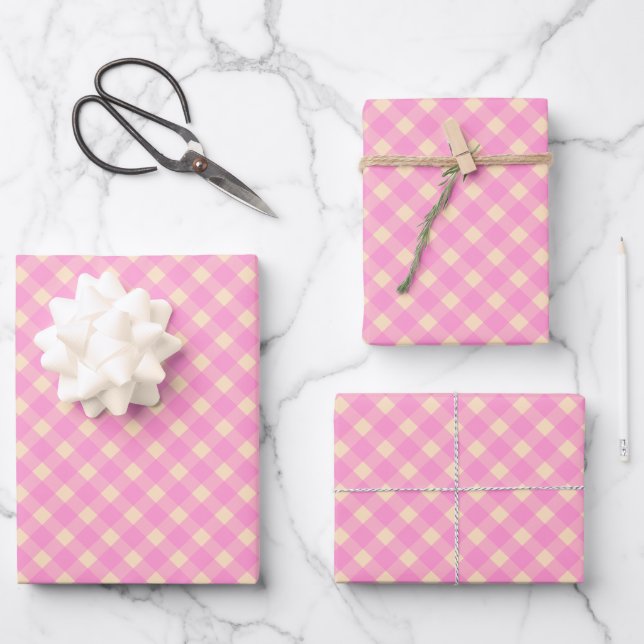 Kariertes Muster aus Retro Pink und White Gingham Geschenkpapier Set (Vorderseite)