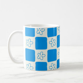 Kariertes Muster mit blauer Blume im Preppy-Stil Kaffeetasse