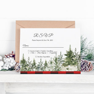 Kariertes Rotes Buffalo mit grünem Kiefernwald Einladungspostkarte