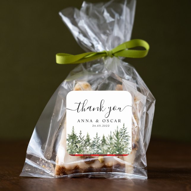 Kariertes Rotes Buffalo mit grünem Kiefernwald Quadratischer Aufkleber (Von Creator hochgeladen)