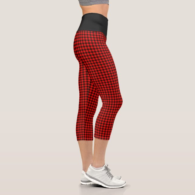 Kariertes Rotes Schwarzes Buffalo Capri Leggings (Rechts)