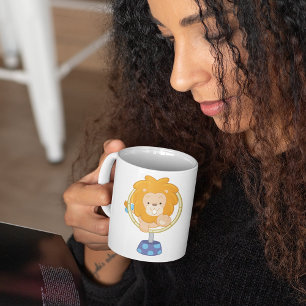 Karikatur-Löwe springt durch einen Ring Kaffeetasse