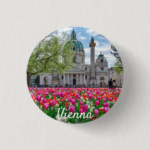Karlskirche im Frühjahr in Wien, Österreich Button