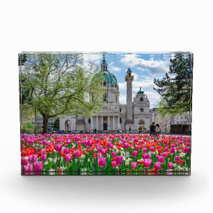 Karlskirche im Frühjahr in Wien, Österreich Fotoblock