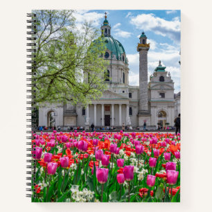 Karlskirche im Frühjahr in Wien, Österreich Notizbuch