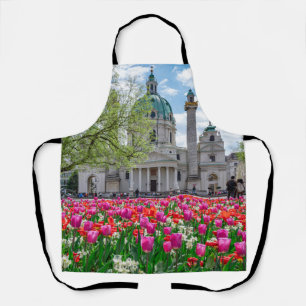 Karlskirche im Frühjahr in Wien, Österreich Schürze