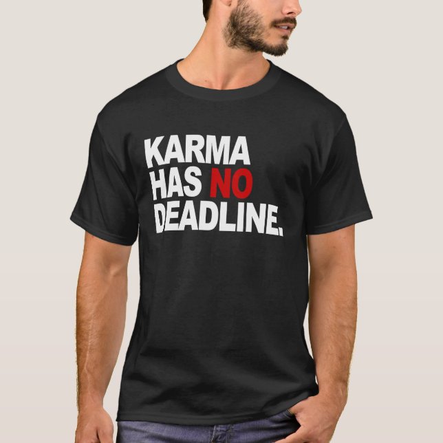 Karma Has No Deadline  Karma Saying T-Shirt (Vorderseite)