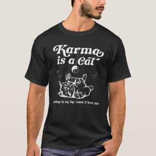 Karma ist eine Katze, die auf meinem Schoß schnurr T-Shirt