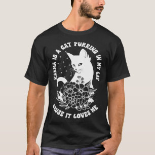 Karma ist eine Katze, die auf meinem Schoß schnurr T-Shirt