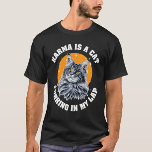 Karma ist eine Katze, die in meinem Schoß schnurrt T-Shirt