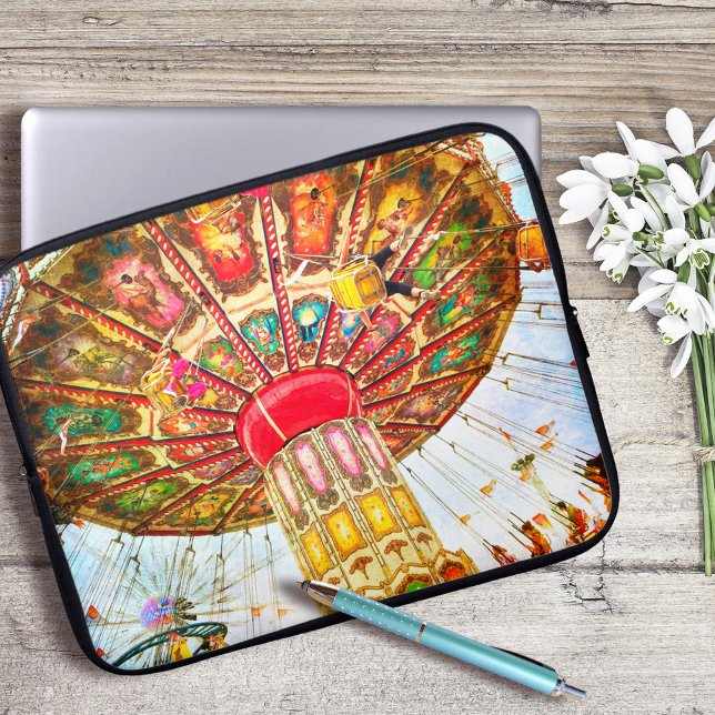 Karnevalsschwingenfahrt Vintage retroblaue Himmels Laptopschutzhülle (Von Creator hochgeladen)