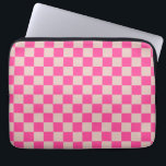 Karo Coral Pink Checked Pattern Checkerboard Laptopschutzhülle<br><div class="desc">Schachbrett - Korallenrosa und Lachs.</div>