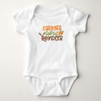 Karotten für das Rentier Baby Outfit - Niedliche W