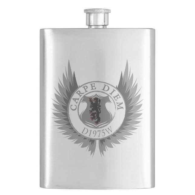 Karpfen, Flügel, Schild und Löwe Flachmann (Vorderseite)