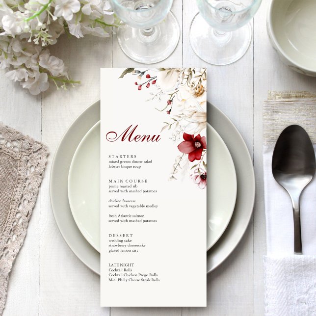 Karte des Burgundy Winter Wildblumen (Burgundy Winter Wildflowers Menu Card on a white and silver wedding dinner table.)