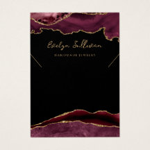 Karte mit Burgunder und goldfarbener Halskette