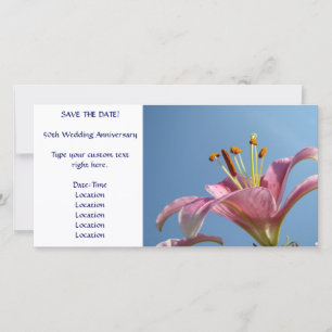 Karte zum MERKEN DES DATUMS Pinke Lilienblume Blau
