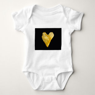 Kartoffelchips in Heart Shaped Baby Strampler