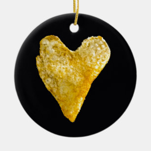 Kartoffelchips in Heart Shaped Keramik Ornament