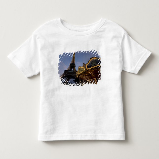Karussell des Eiffelturms im Abend, Kleinkind T-shirt (Vorderseite)