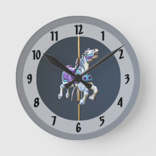 Karussellpferd in Lavender und Blau Runde Wanduhr