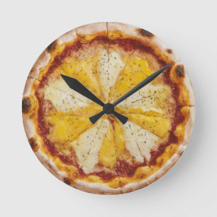 Käsepizza Runde Wanduhr