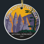 Kasha - Katuwe Zent Rocks National Monument Keramik Ornament<br><div class="desc">Kasha-Katuwe Zelt Rocks Vektorgrafik Design. Das Gebiet verdankt seine bemerkenswerte Geologie den Lagen vulkanischen Gesteins und Asche,  die durch den pyroklastischen Strom von Eruptionen im vulkanischen Feld des Jemez-Gebirges abgelagert wurden.</div>