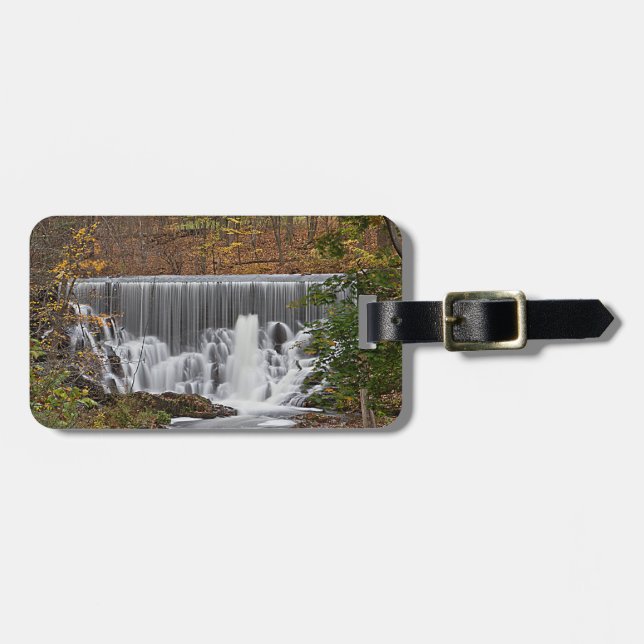 Kaskadierende Wälder Wasserfall und Abfall Blätter Gepäckanhänger (Vorderseite horizontal)