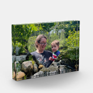 Kaskadierende Waldwasserfall-Pflanzenvorlage Fotoblock
