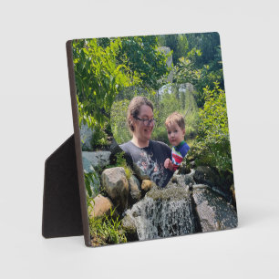 Kaskadierende Waldwasserfall-Pflanzenvorlage Fotoplatte