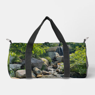 Kaskadierende Waldwasserfälle   Waldgrün Duffle Bag