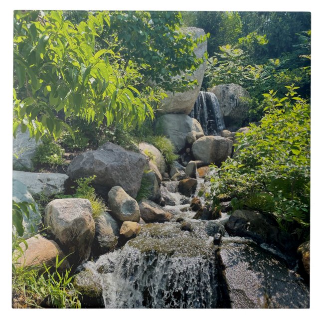 Kaskadierende Waldwasserfälle | Waldgrün Fliese (Vorderseite)