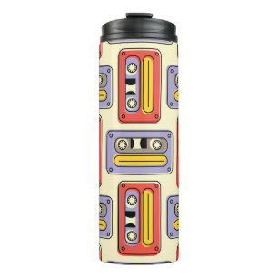 Kassetten für Retro: nahtloses Muster. Thermosbecher