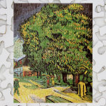 Kastanienbäume in Blossom von Vincent van Gogh Puzzle<br><div class="desc">Kastanienbäume in Blossom von Vincent van Gogh ist eine Vintage Kunst Post-Impressionismus Landschaft Natur Malerei. Im Frühling eine von blühenden Kastanienbäumen gesäumte Straße mit Menschen und Gebäude. Eine Gruppe von drei Frauen, die besten Freunde, gehen zusammen mit Sonnenschirmen und ein Mann überquert die Straße. Über den Künstler: Vincent Willem van...</div>