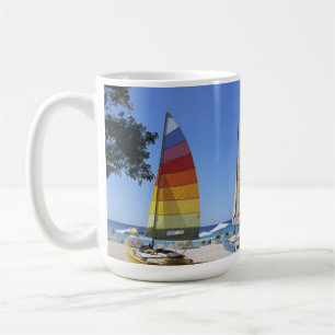 Katamaran und Leibwächter-Stand auf Strand Tasse