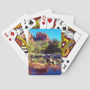 Kathedralen-Felsen, der im Eichen-Nebenfluss sich Spielkarten
