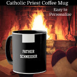 Katholischer Priester Black Clergy Collar Religiös Tasse<br><div class="desc">Jeder Priester wird mit seinem eigenen personalisierten Schlamm mit dem römisch-katholischen Priesterklergierkragen Liebe machen.</div>