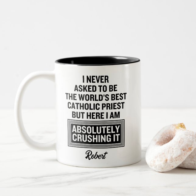 Katholischer Priester Zweifarbige Tasse (Mit Donut)