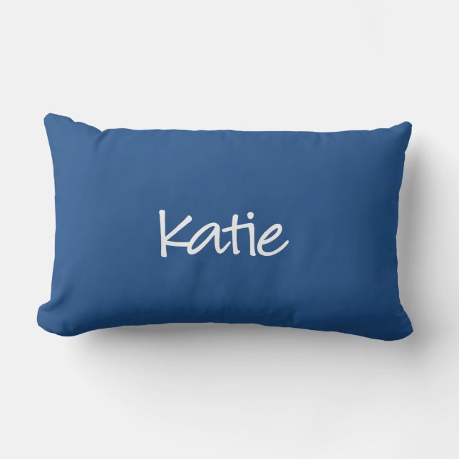 Katie Pillow - Modern Script Lendenkissen (Vorderseite)