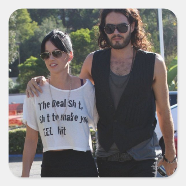 Katy Perry und Russel Brand Quadratischer Aufkleber (Vorderseite)