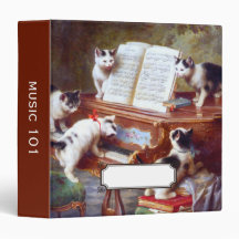 Kätzchen auf den Schlüsseln