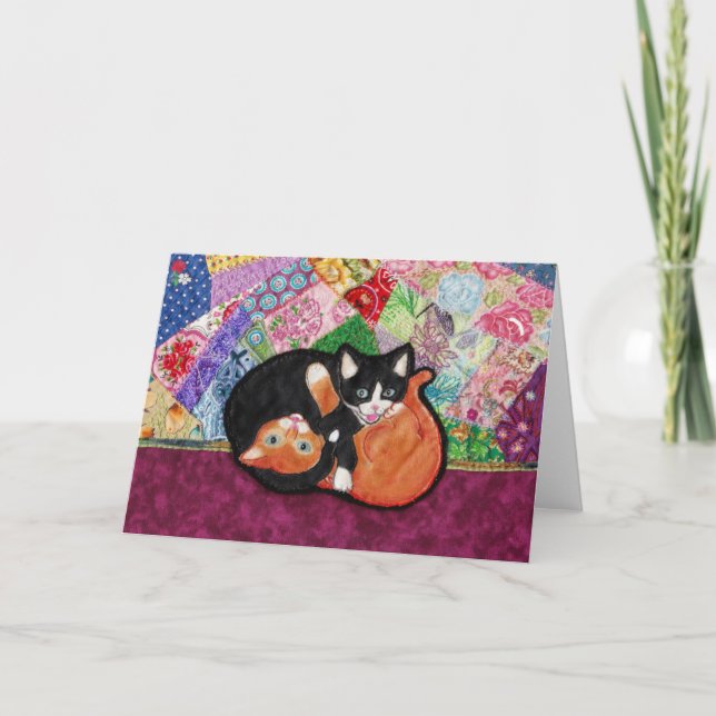 Kätzchen, die auf Steppdecke spielen -- leere Karte (Vorderseite)