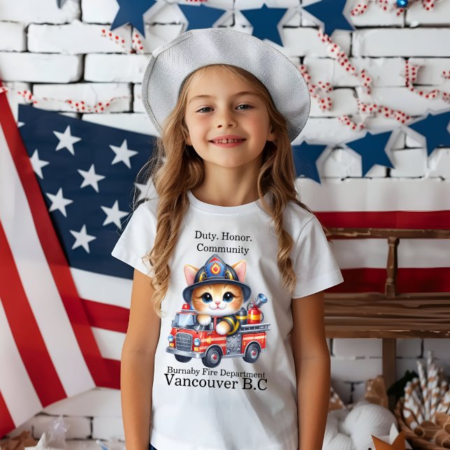 Kätzchen-Feuerwehrmann in hellen LKW T-Shirt (Von Creator hochgeladen)